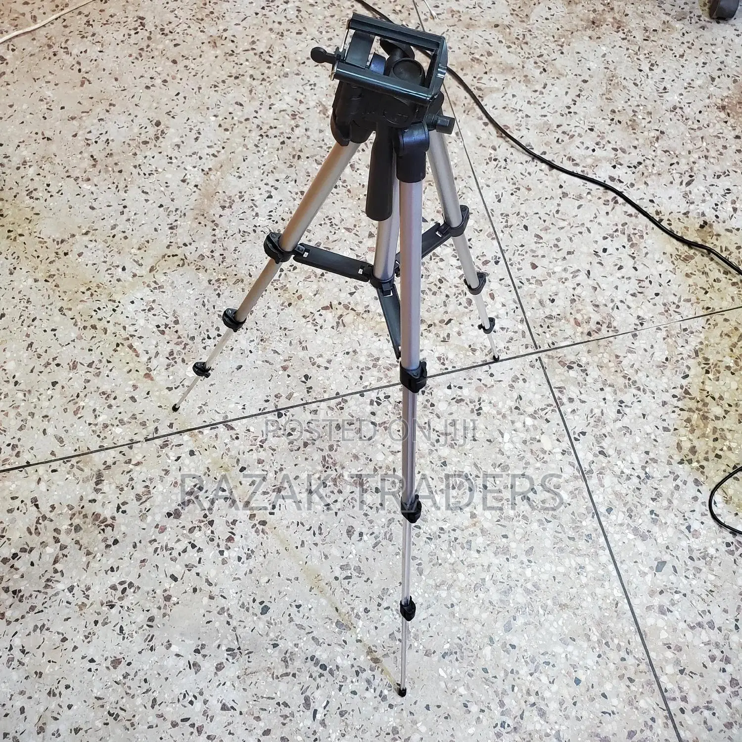 TRIPOD-3110 Portable Camera Tripod With Three-Dimensional