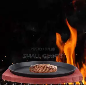 Kitchen Round Sizzling Plate With Wooden Base