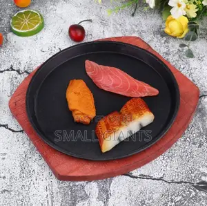 Kitchen Round Sizzling Plate With Wooden Base