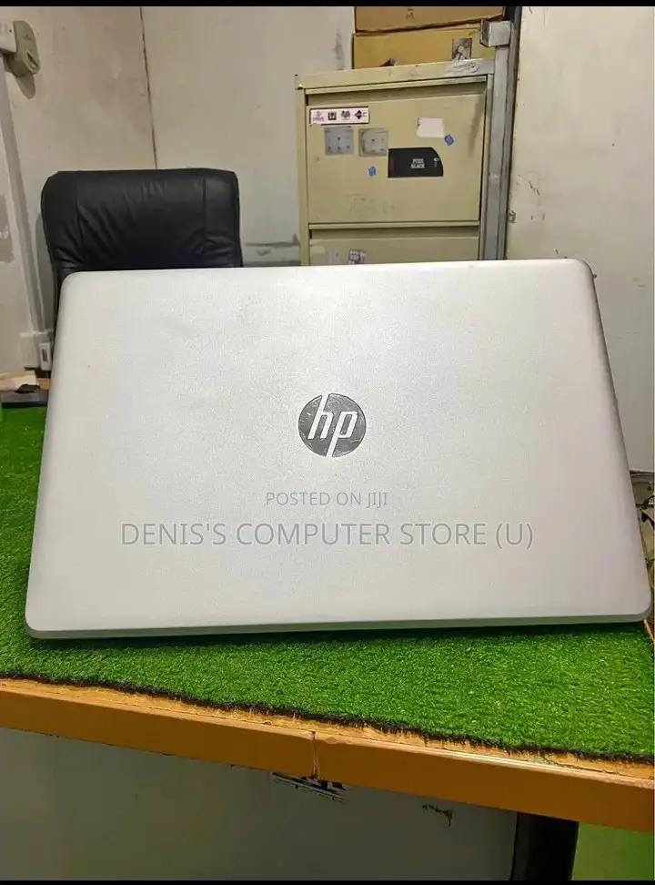 Laptop HP 250 G6 8GB Intel Core I5 HDD+SSD 1T