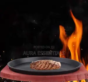 Kitchen Round Sizzling Plate With Wooden Base
