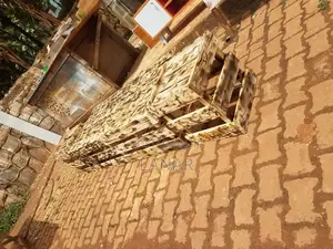 Saloon Pallet Couche and Stools
