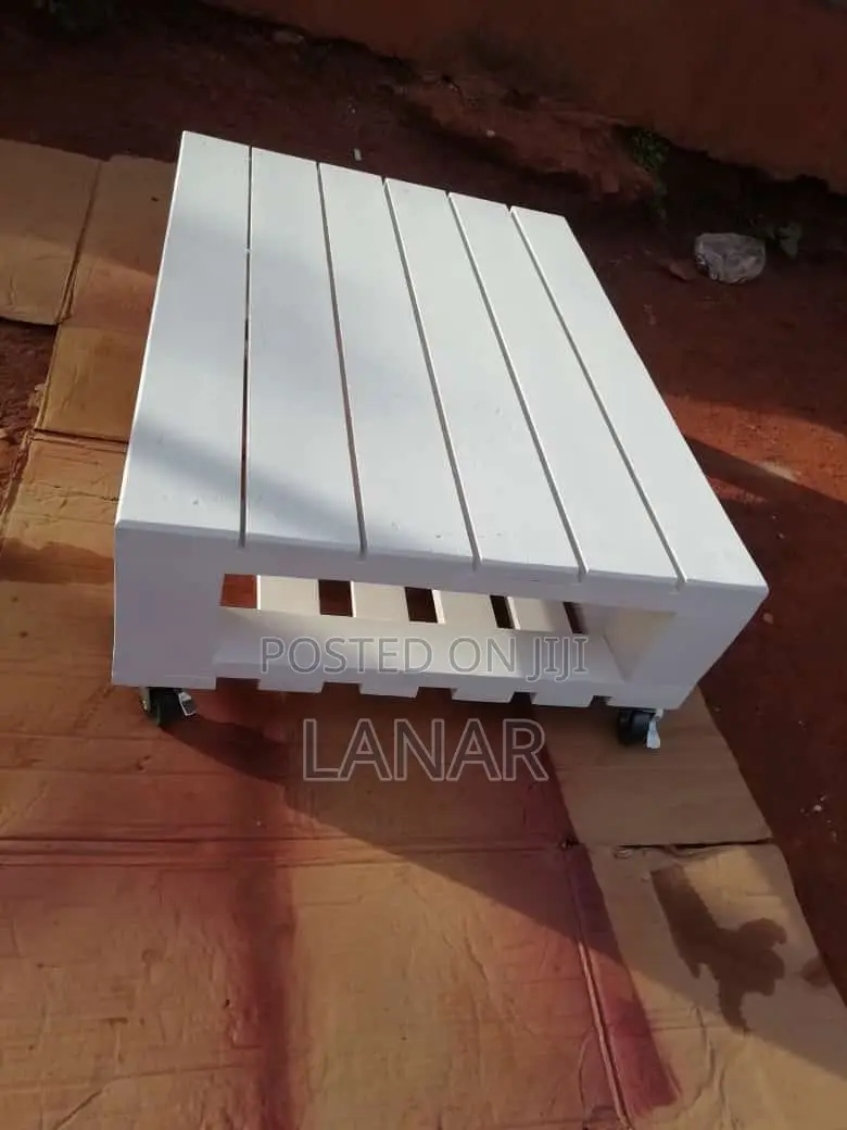 Simple Pallet Center Table