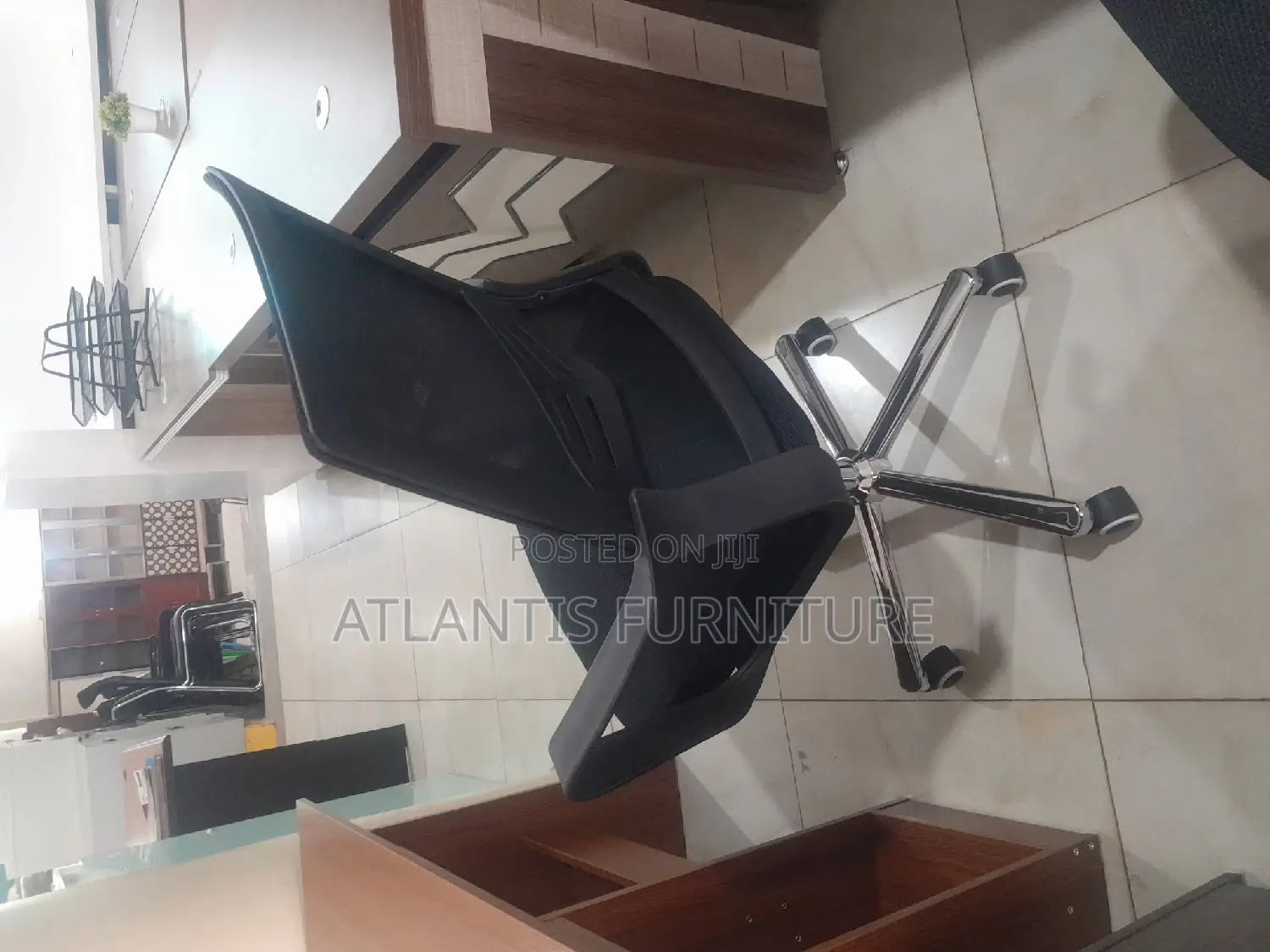 Shining Legs Office Chair