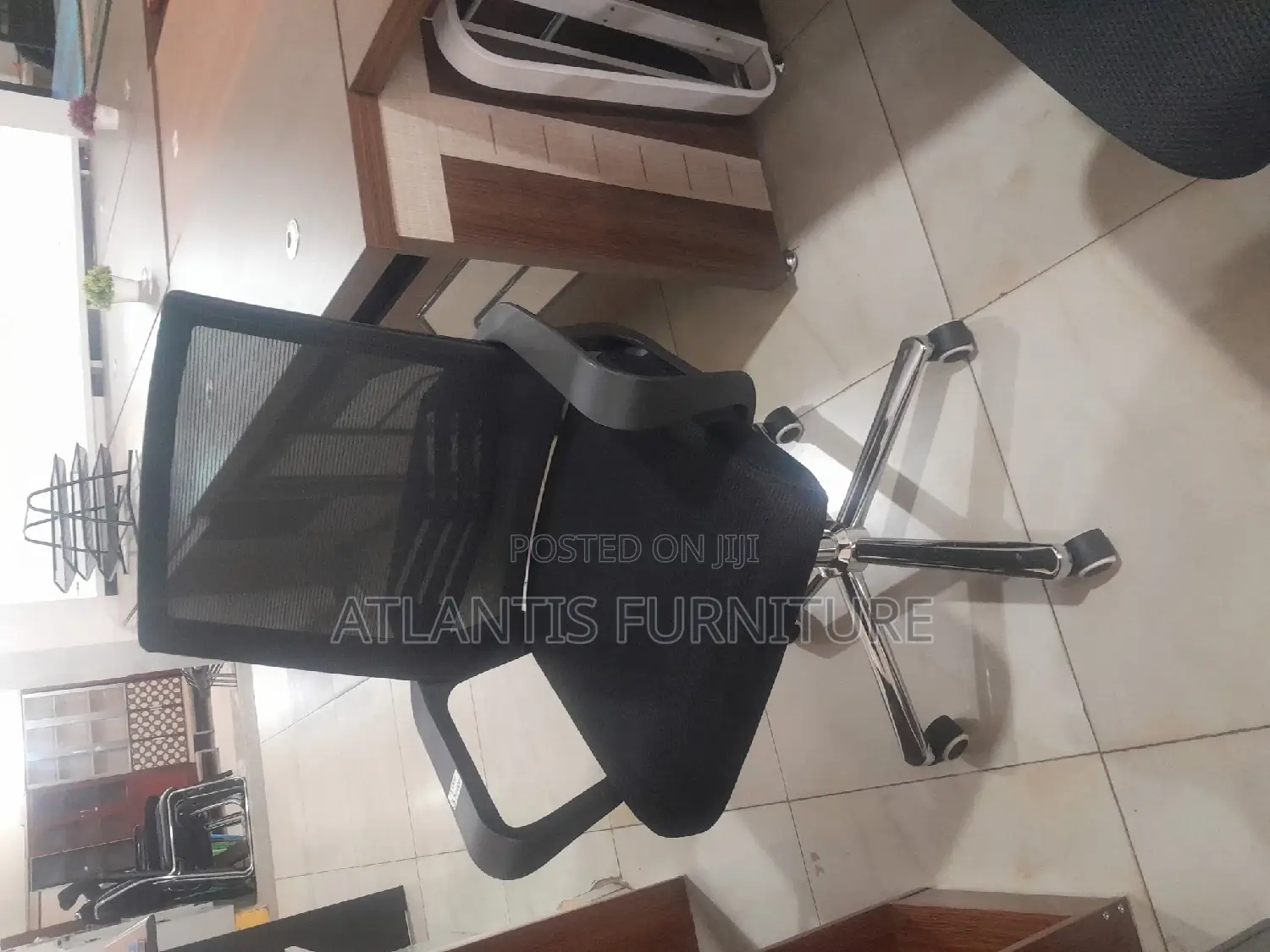 Shining Legs Office Chair