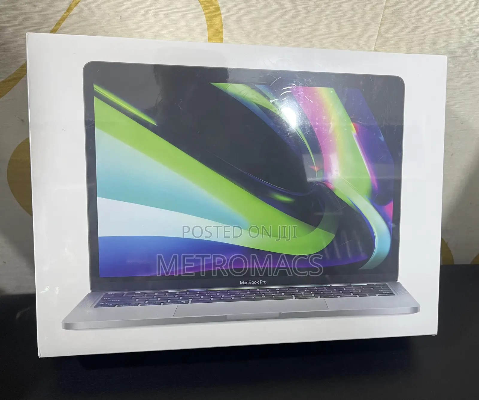 New Laptop Apple MacBook Pro 2022 M2 8GB Apple M2 SSD 256GB
