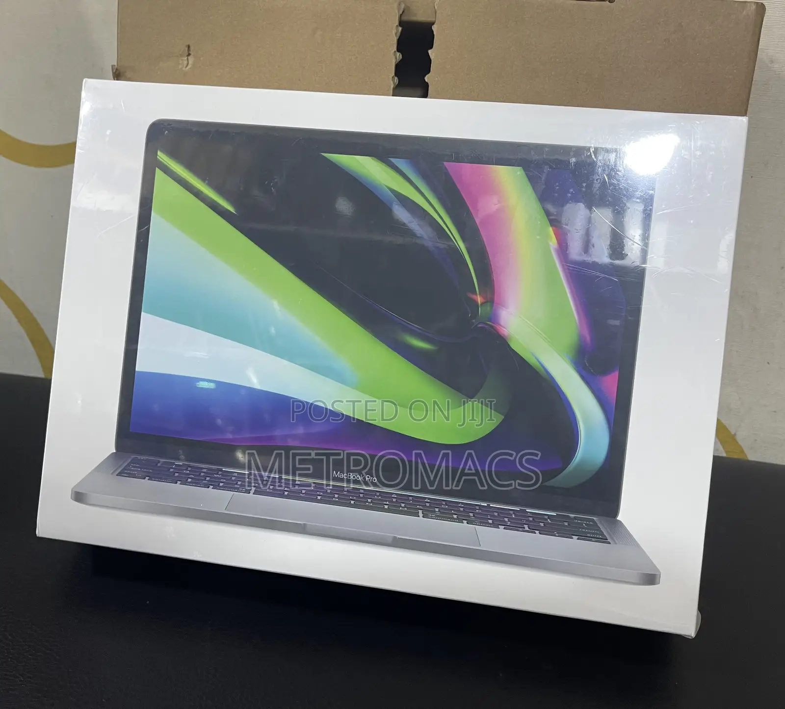 New Laptop Apple MacBook Pro 2022 M2 8GB Apple M2 SSD 256GB