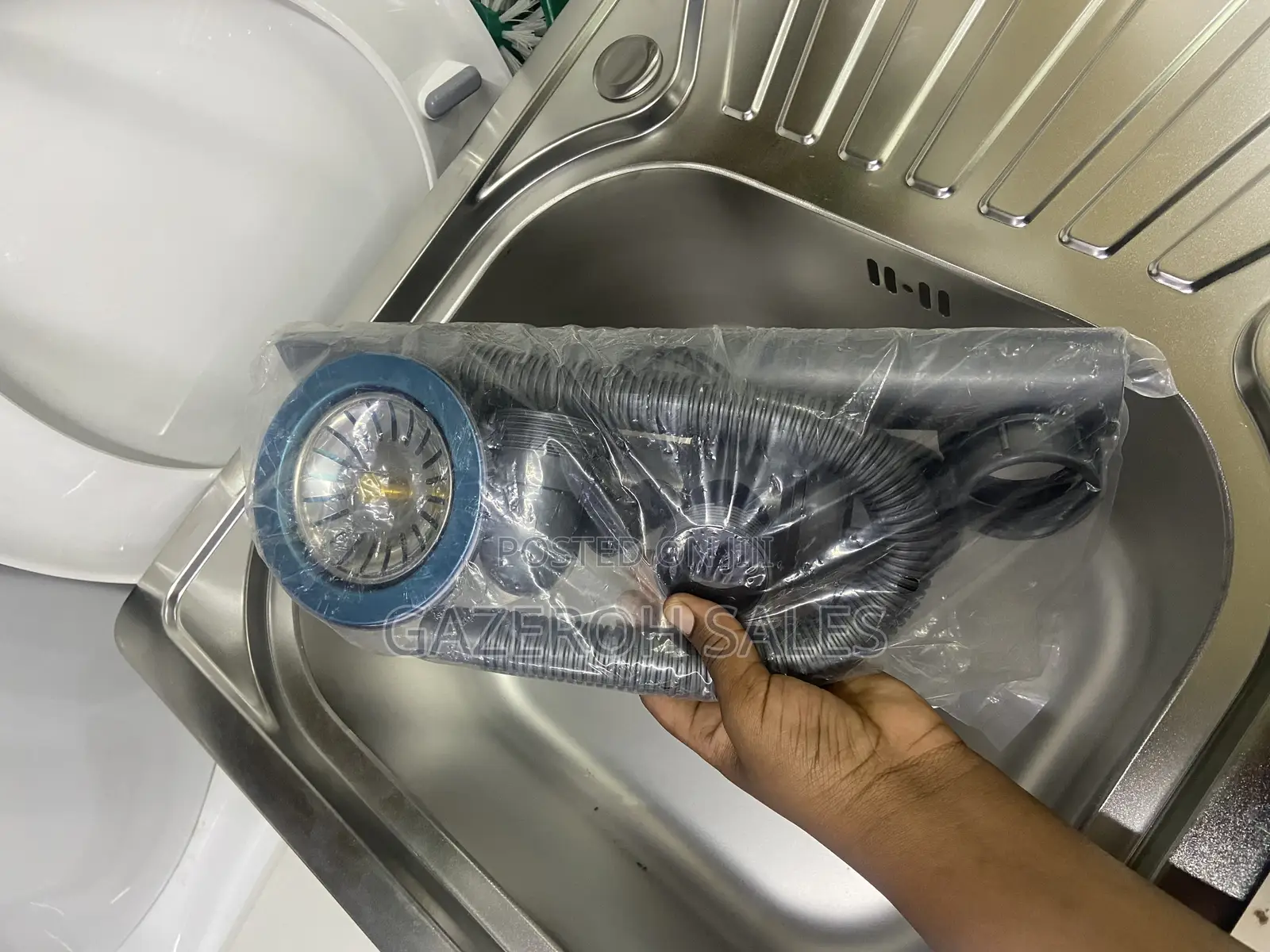 Single Kitchen Sink With a Tray