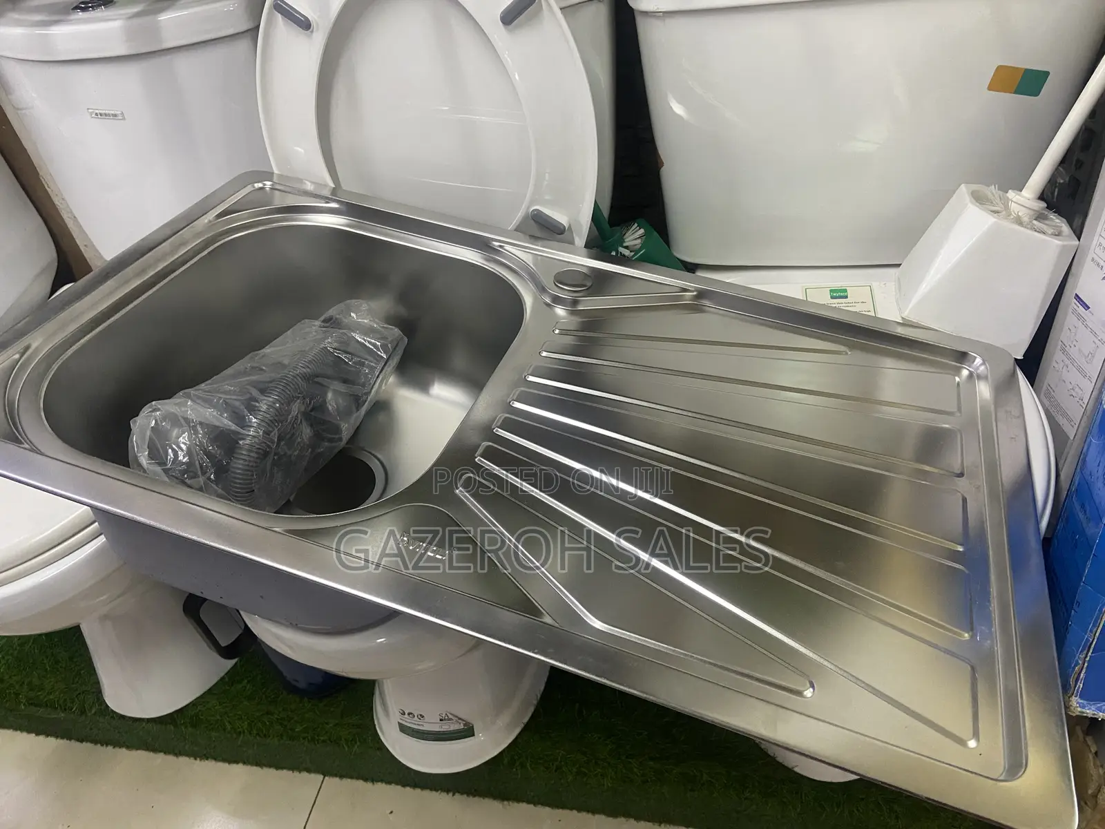 Single Kitchen Sink With a Tray