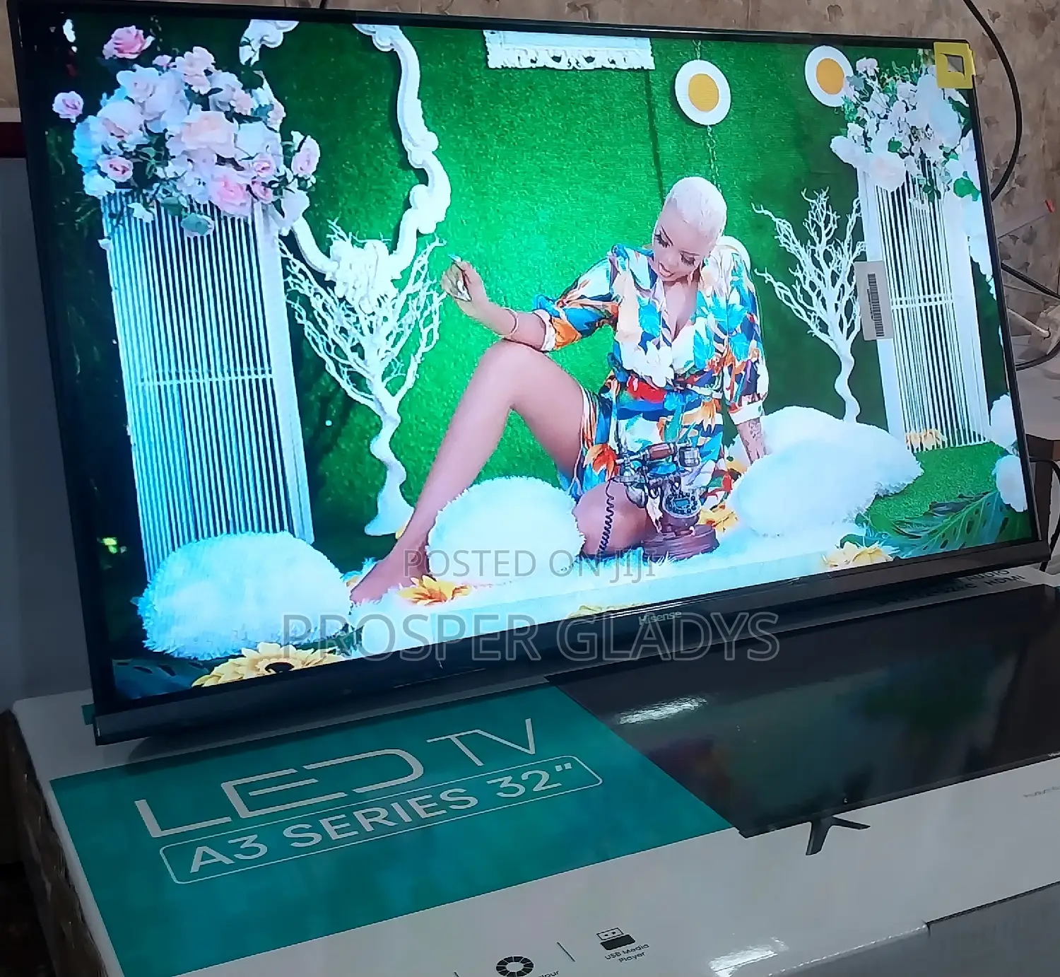 Hisense 32 Digital Flat Screen Flameless