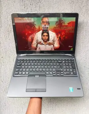 Laptop Dell Latitude E5550 4GB Intel Core i5 HDD 500GB