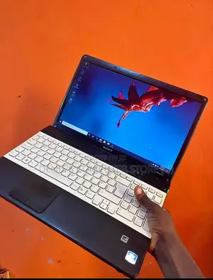 Laptop Sony VAIO E14133CN 2GB Intel Core I3 HDD 128GB