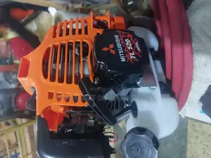 Mitsubish 520 Brush Cutter / Grass Cutter / Lawn Mower