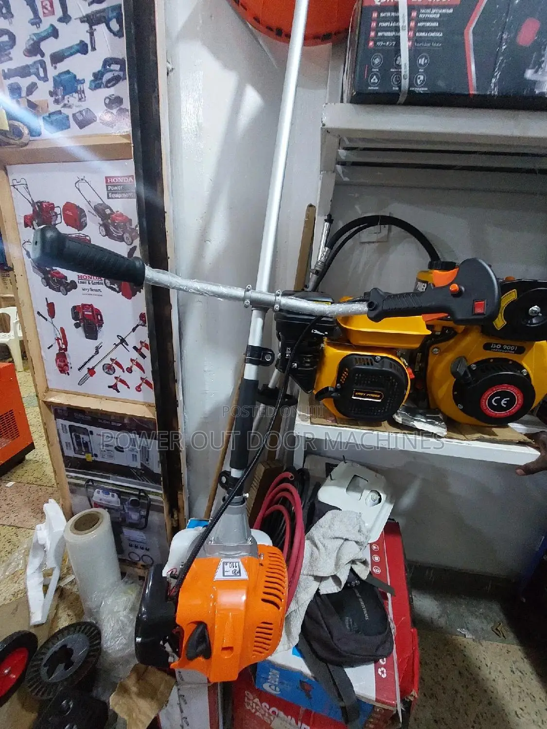 Mitsubish 520 Brush Cutter / Grass Cutter / Lawn Mower