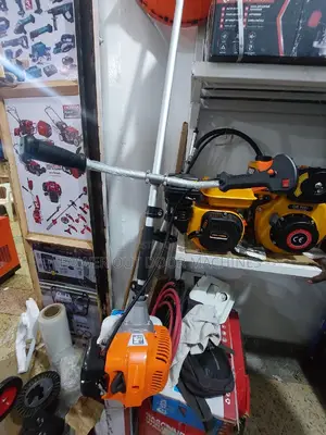 Mitsubish 520 Brush Cutter / Grass Cutter / Lawn Mower