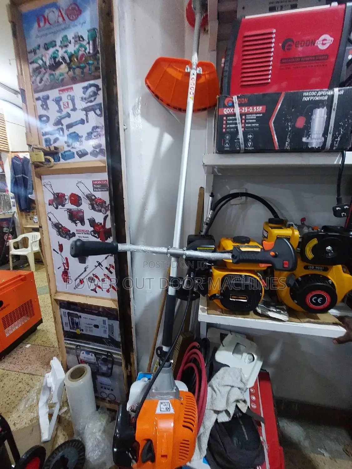 Mitsubish 520 Brush Cutter / Grass Cutter / Lawn Mower