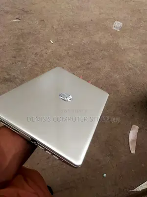 Laptop HP 15-Ra003nia 4GB Intel Core I3 HDD 350GB