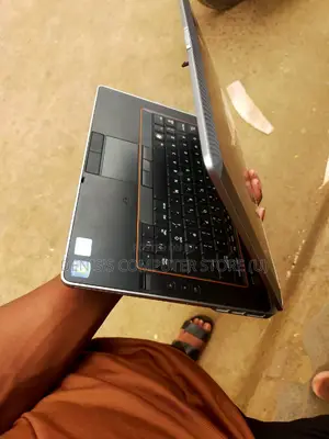 Laptop Dell Latitude 7400 4GB Intel Core I7 HDD 500GB