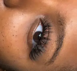 Cluster Lash Extensions