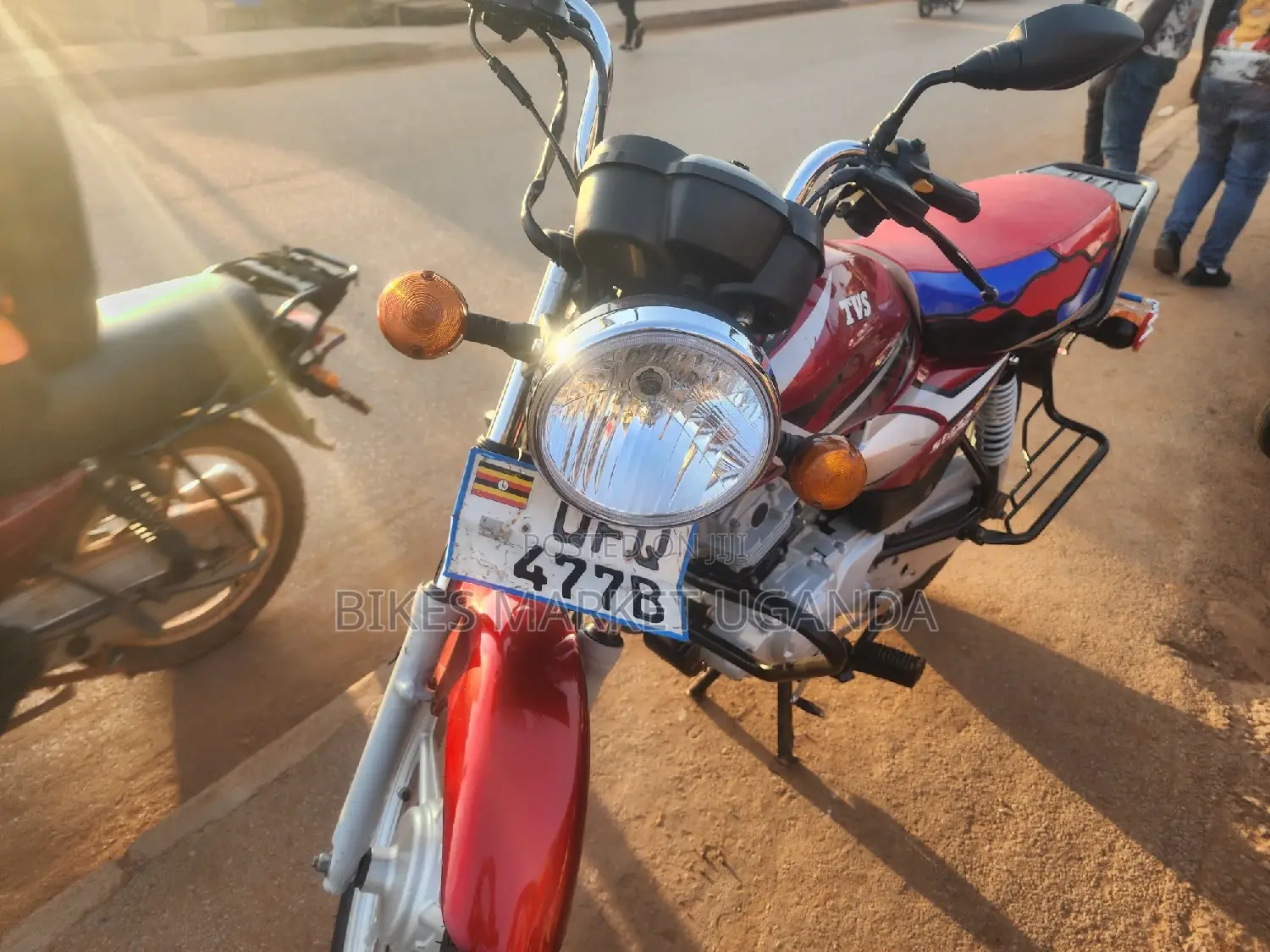 TVS HLX 125 2023 Red