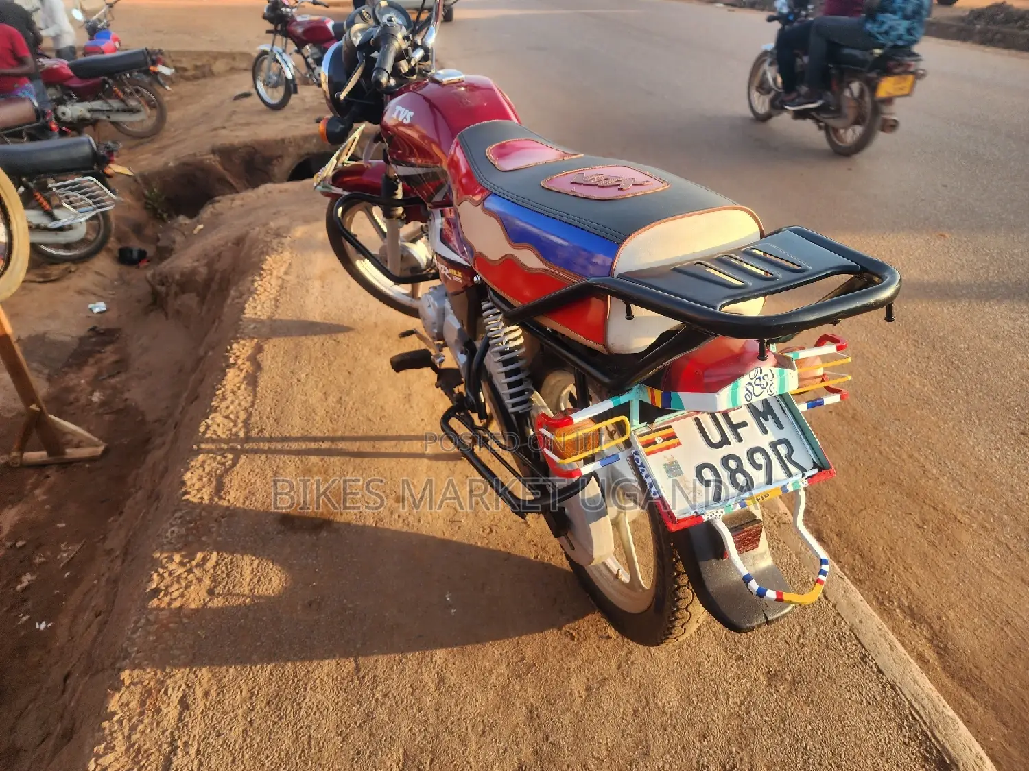 TVS HLX 125 2023 Red