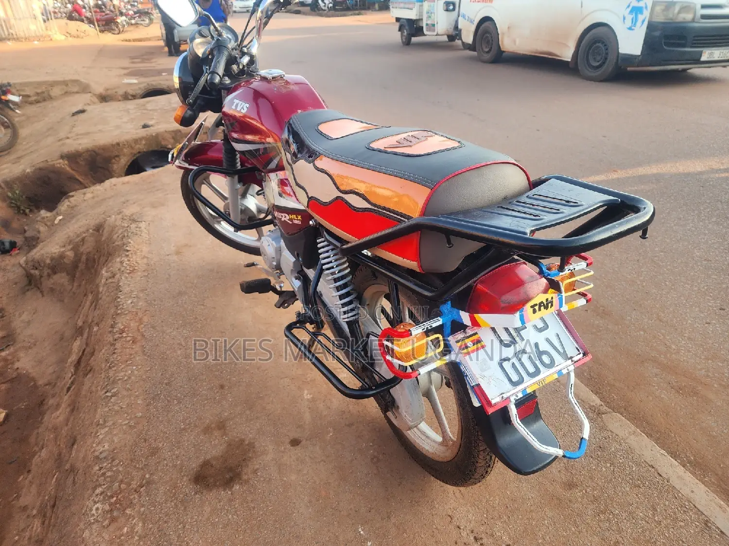 TVS HLX 125 2023 Red