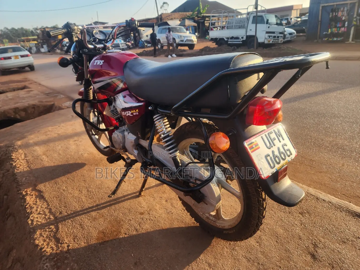 TVS HLX 125 2023 Red