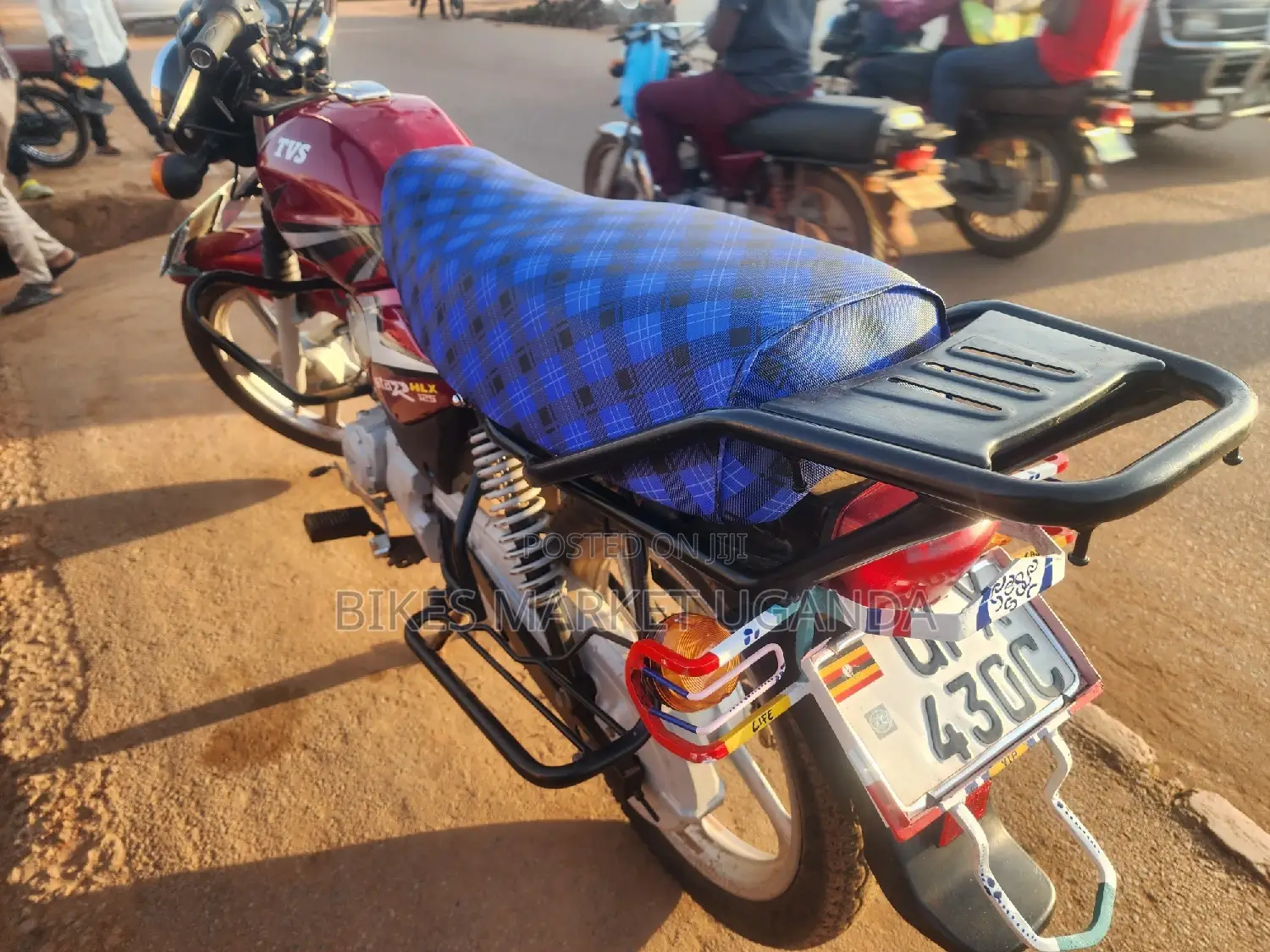 TVS HLX 125 2023 Red