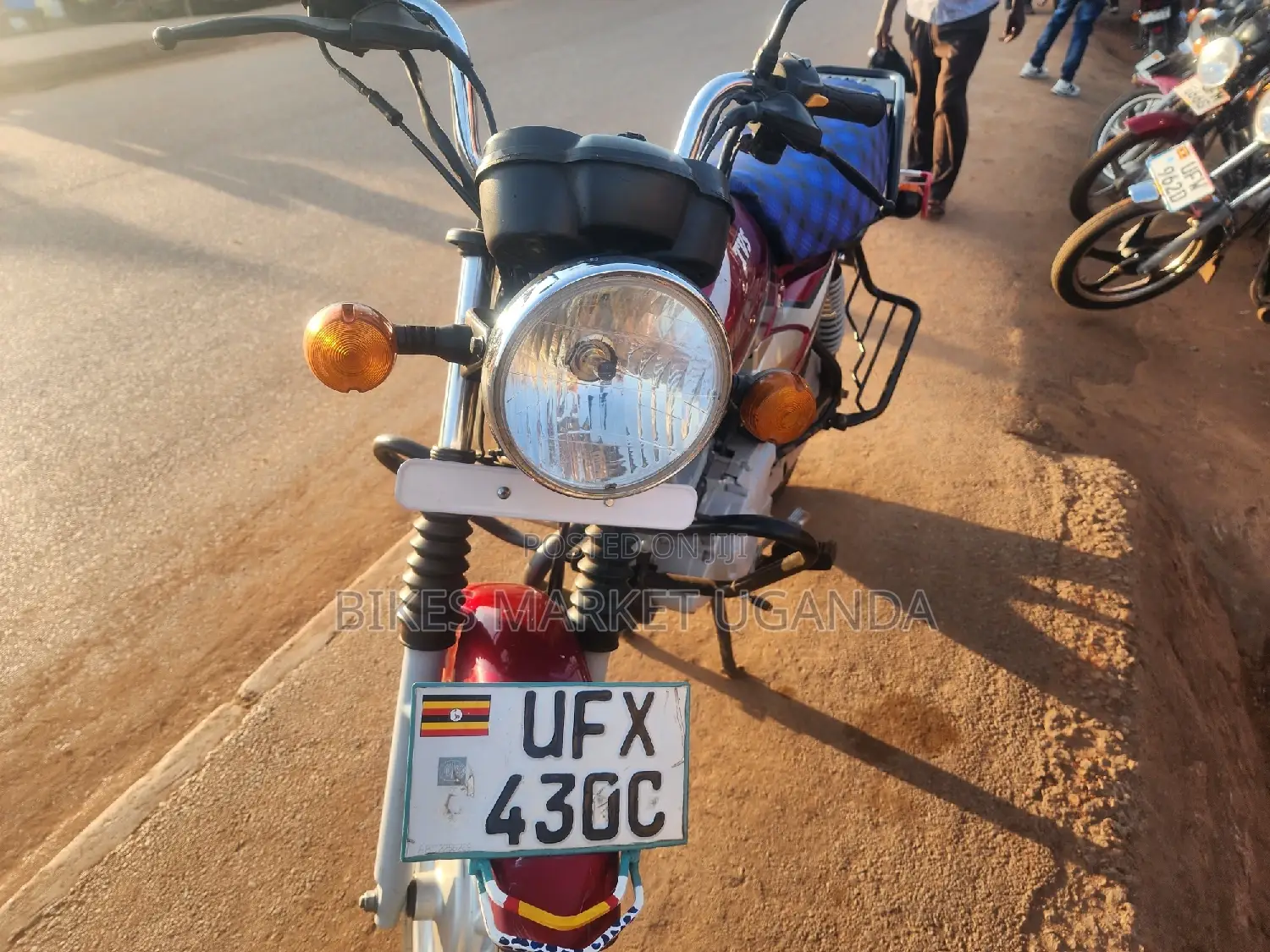TVS HLX 125 2023 Red