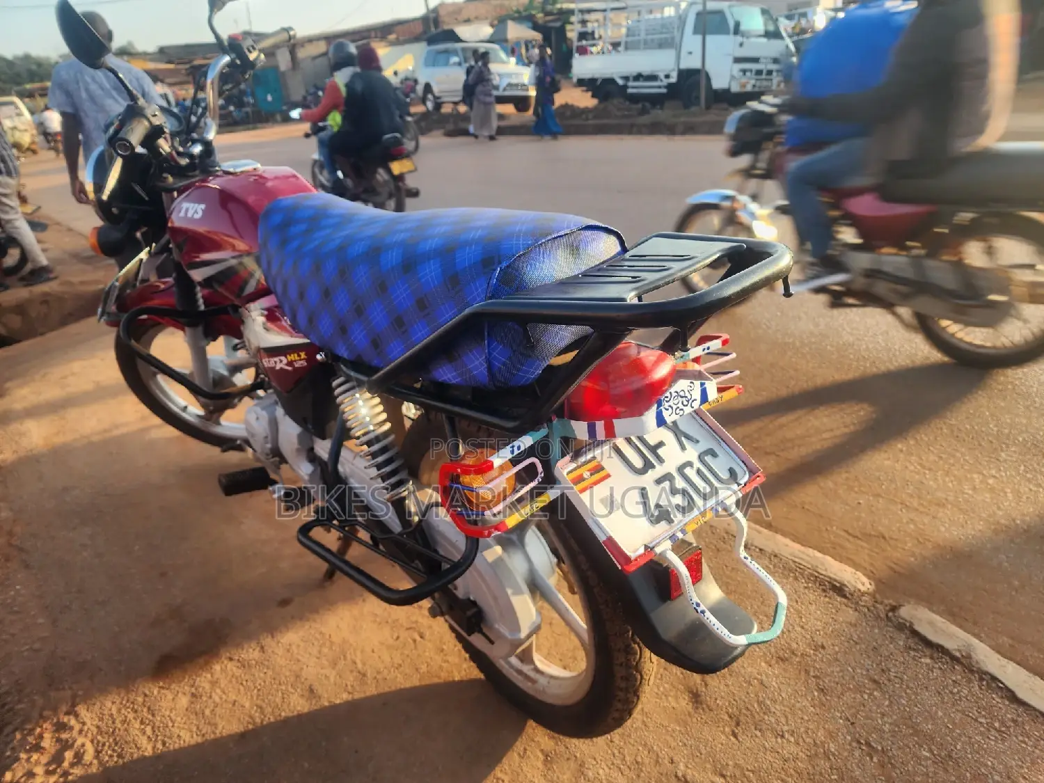 TVS HLX 125 2023 Red