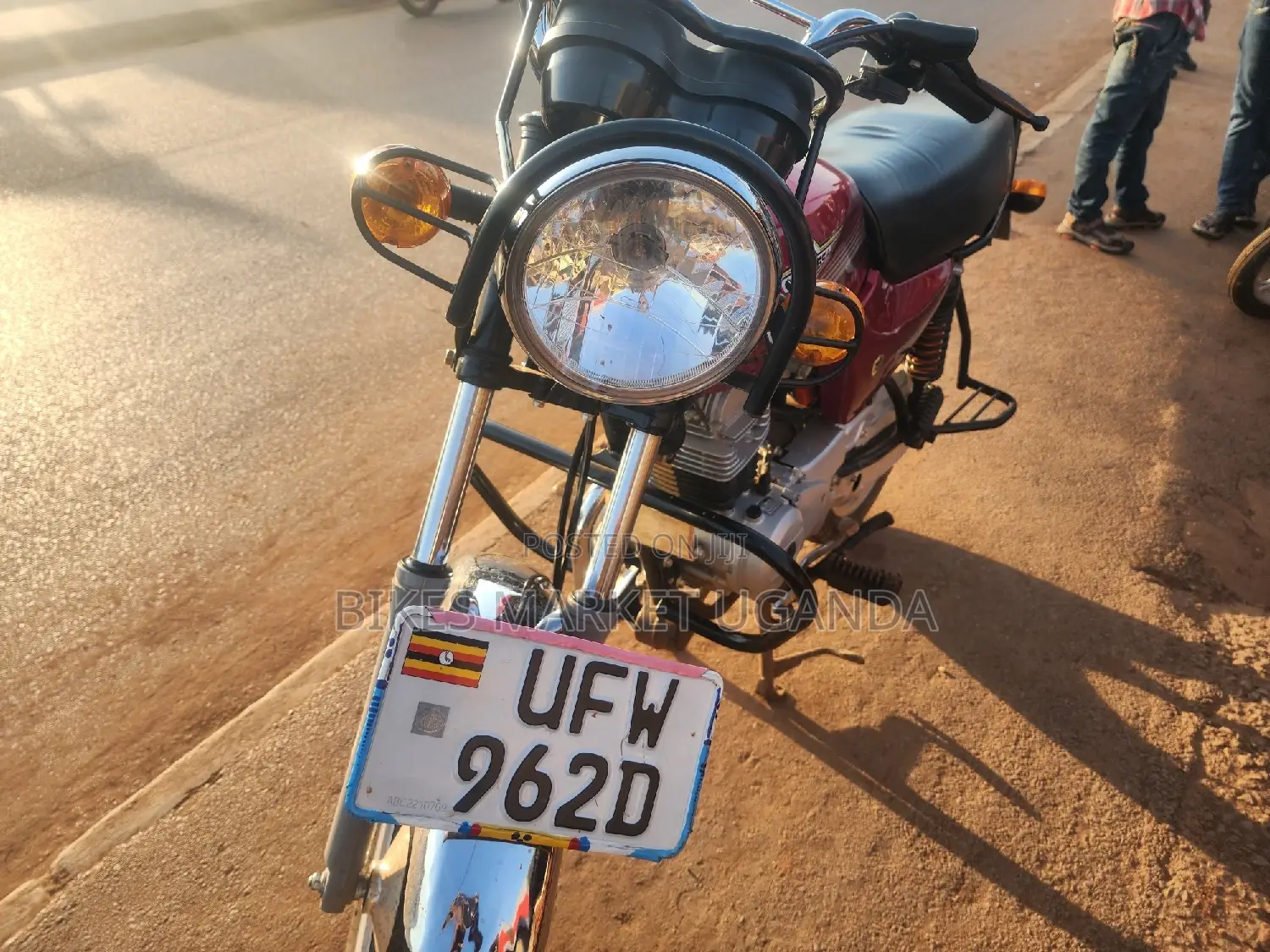 TVS HLX 125 2024 Red