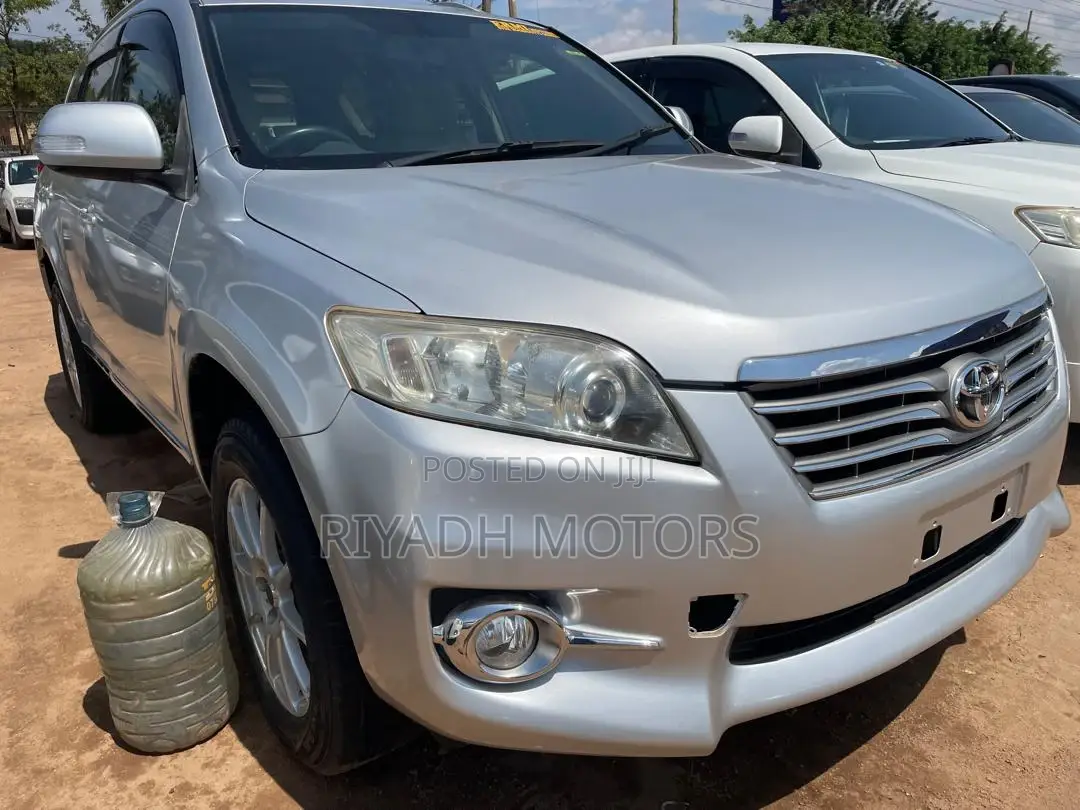 Toyota Vanguard 2012 Silver