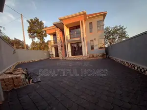 Furnished 5bdrm Duplex in Kira for sale