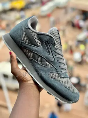 Reebok Sneakers