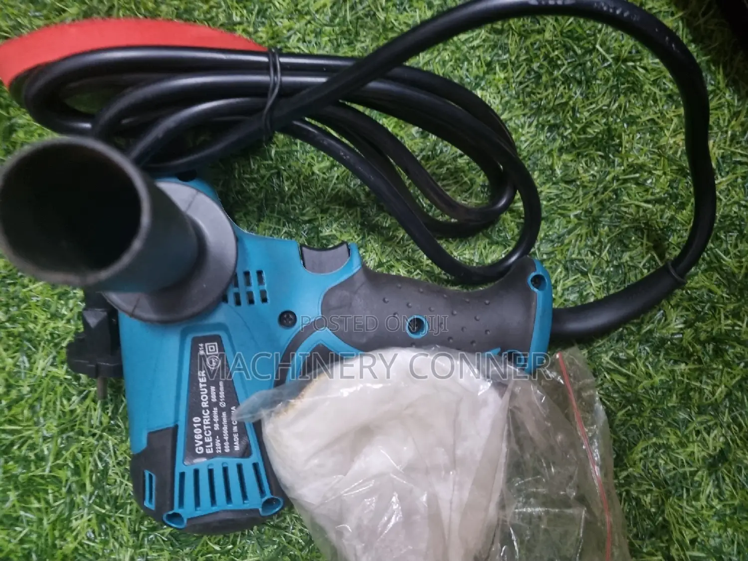 An Electric Polisher Has Soft Pad to Clean $ Smooth Surface