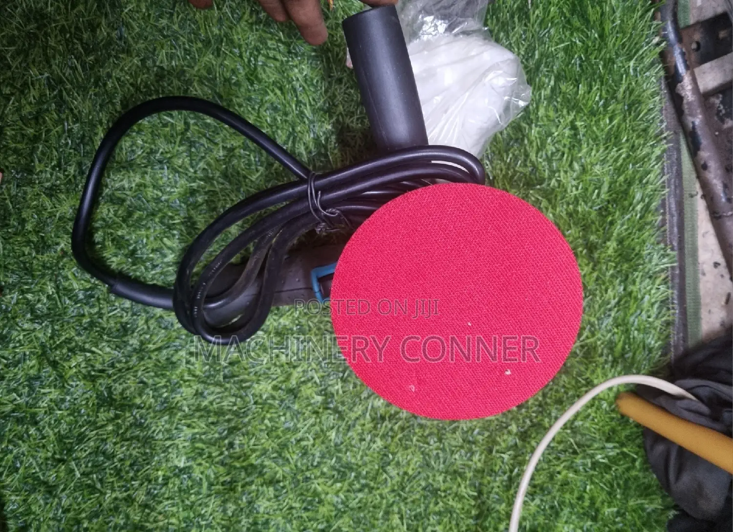 An Electric Polisher Has Soft Pad to Clean $ Smooth Surface