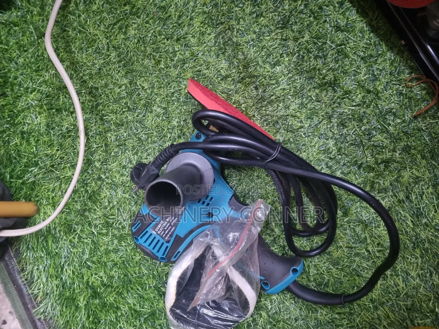 An Electric Polisher Has Soft Pad to Clean $ Smooth Surface