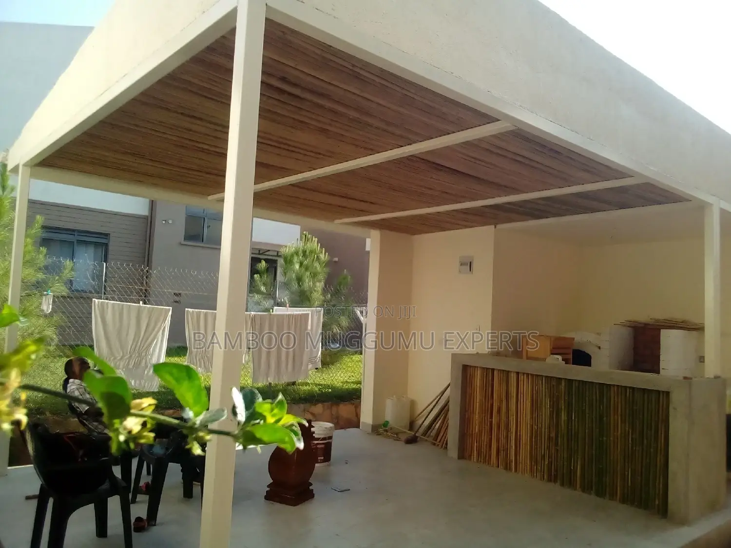Bamboo Poles, Amabanda, Emigemo
