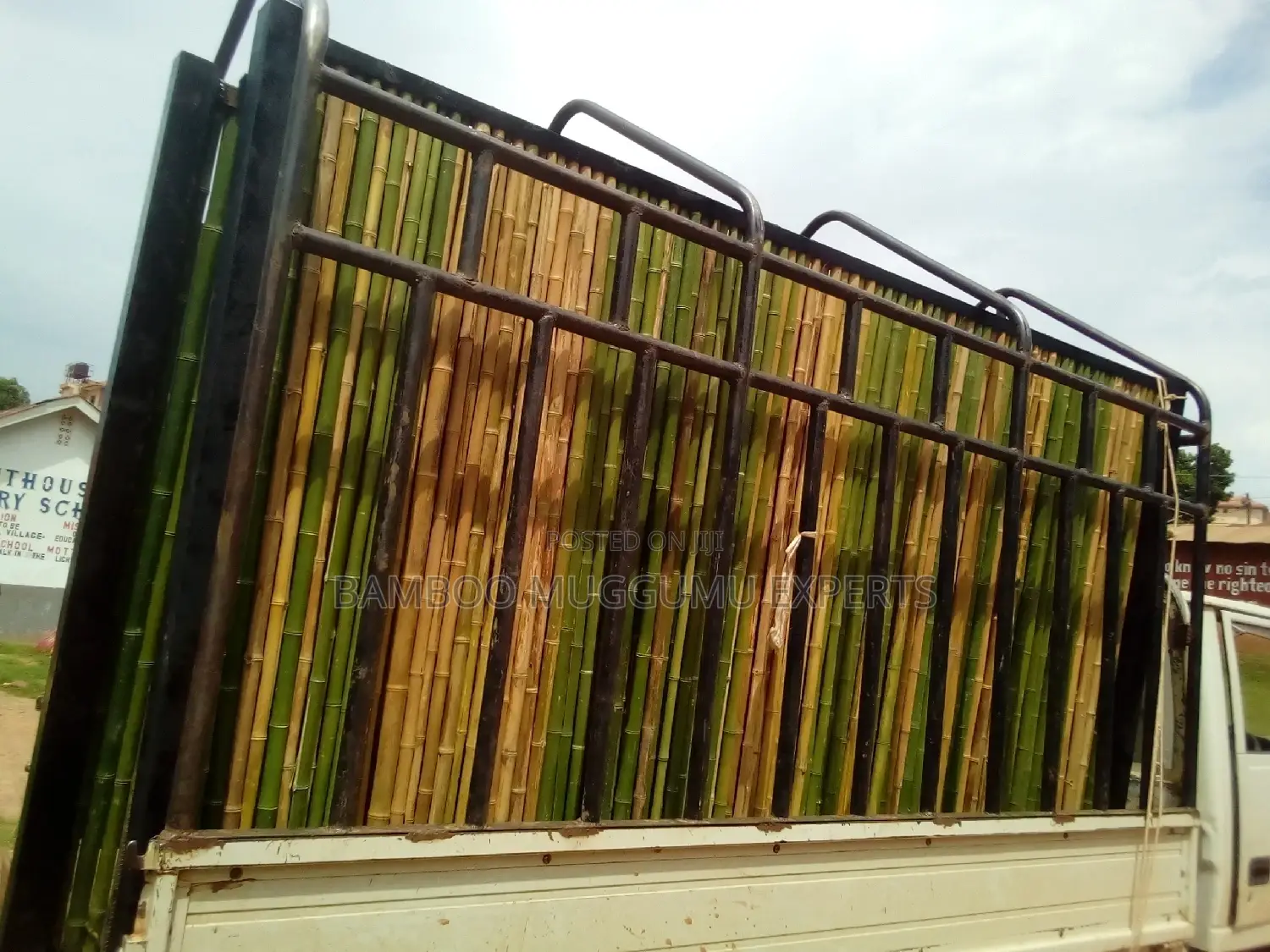 Bamboo Poles, Amabanda, Emigemo