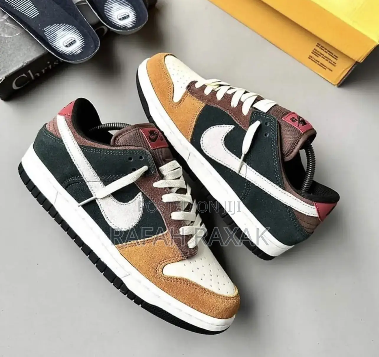 Original Nike SB Dunk Low Joe Strummer Suede Sneaker