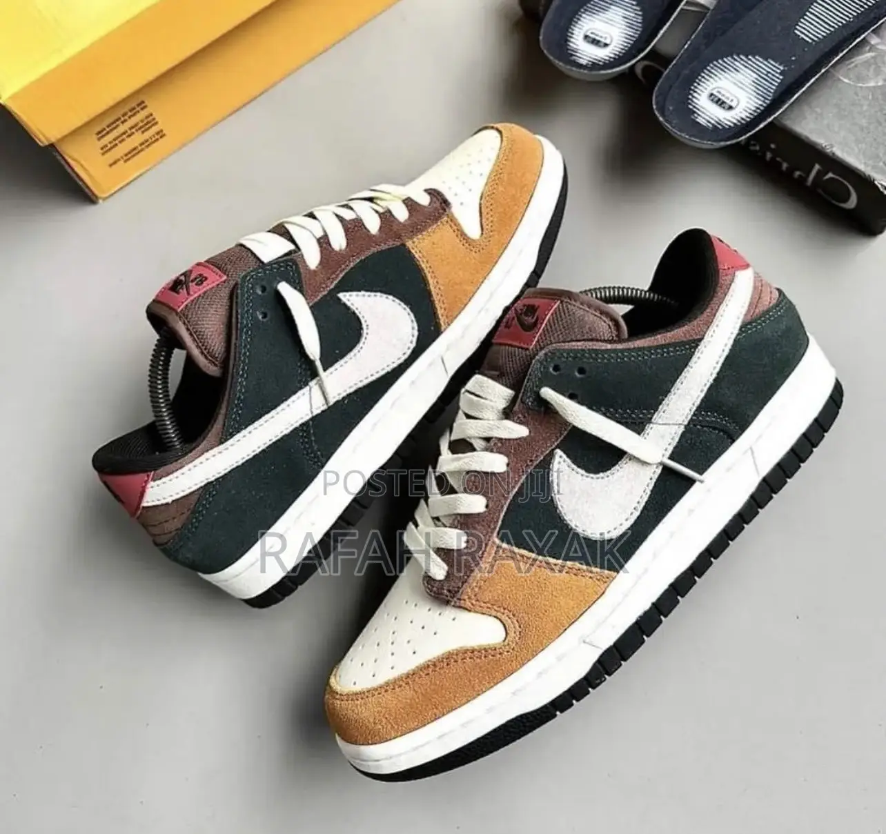 Original Nike SB Dunk Low Joe Strummer Suede Sneaker