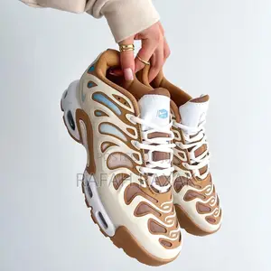 Original Nike Air Max “Plus Drift” Sneaker