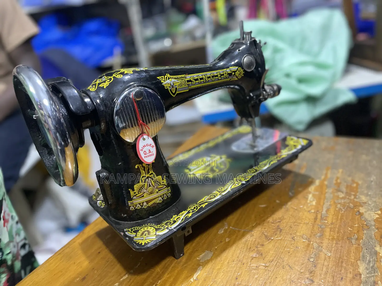 New 15ch Singer Sewing Machines With the Stand