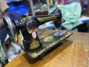 New 15ch Singer Sewing Machines With the Stand