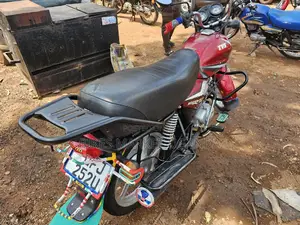 TVS HLX 125 2022 Red