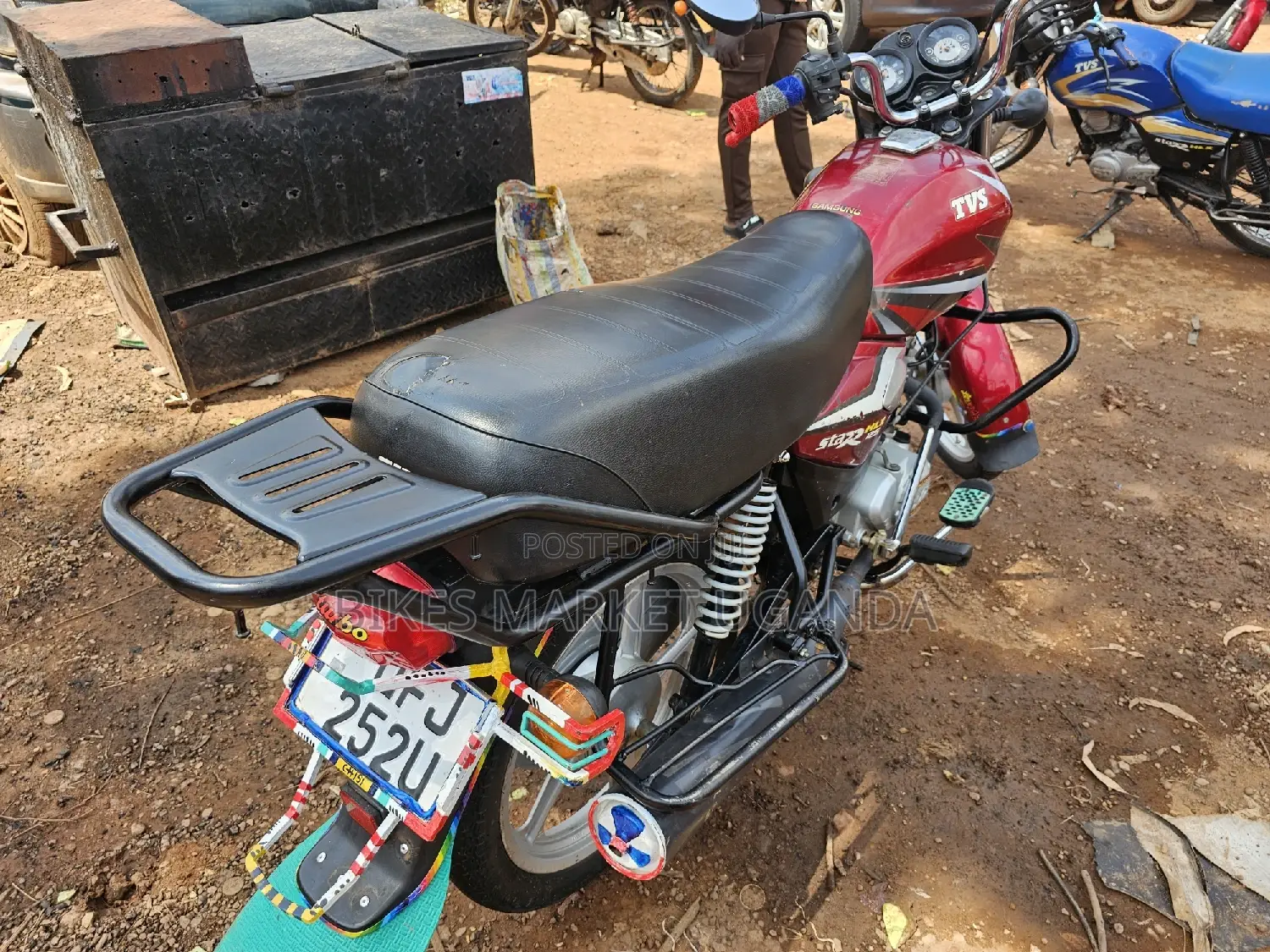 TVS HLX 125 2022 Red
