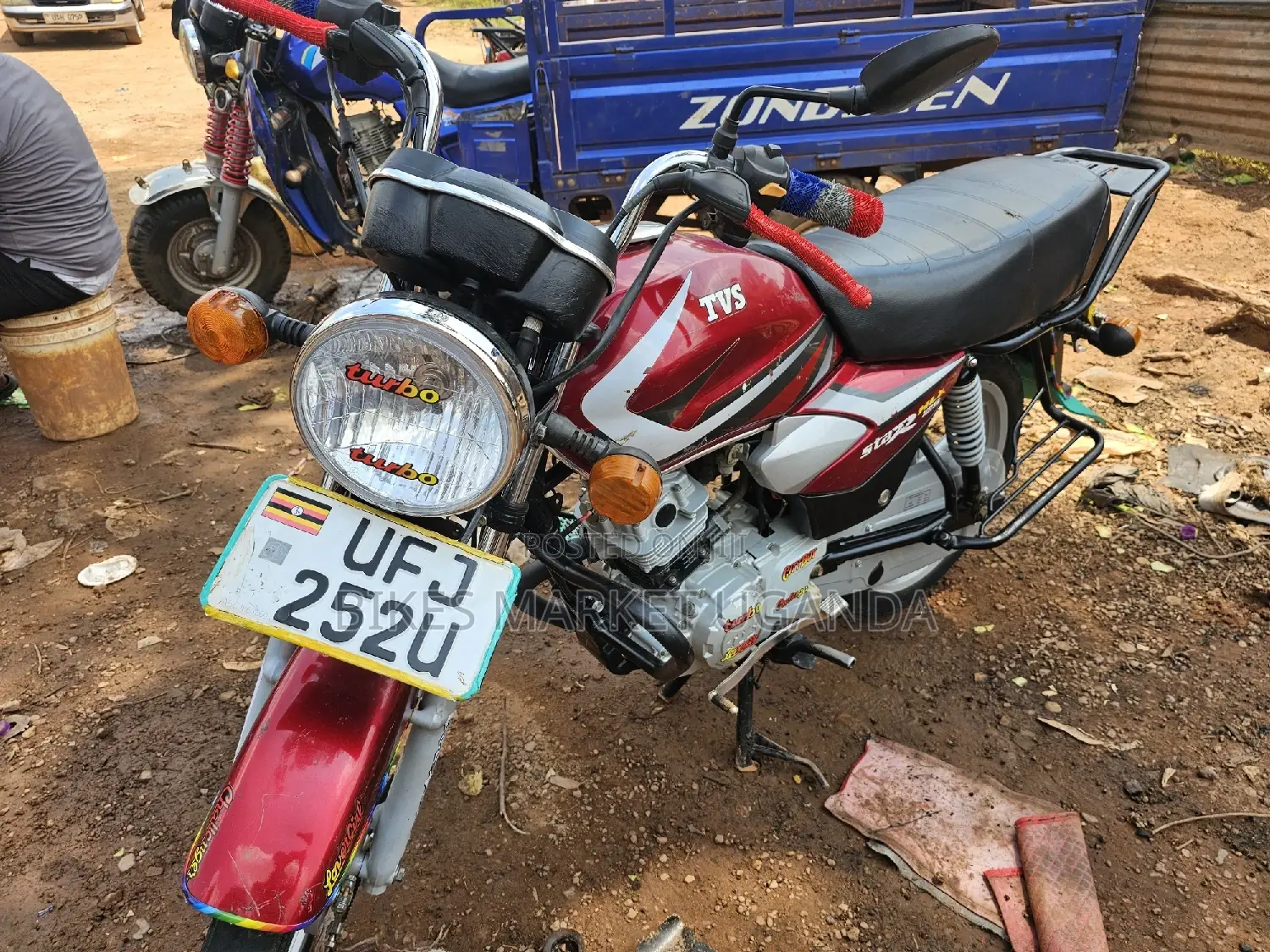 TVS HLX 125 2022 Red