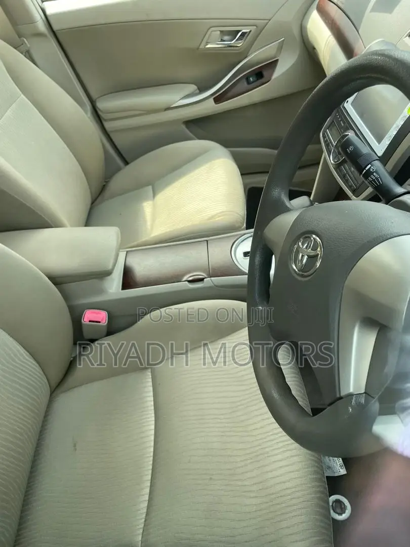 Toyota Premio 1.8 FWD 2010 Silver