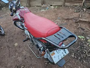 TVS HLX 125 2023 Red