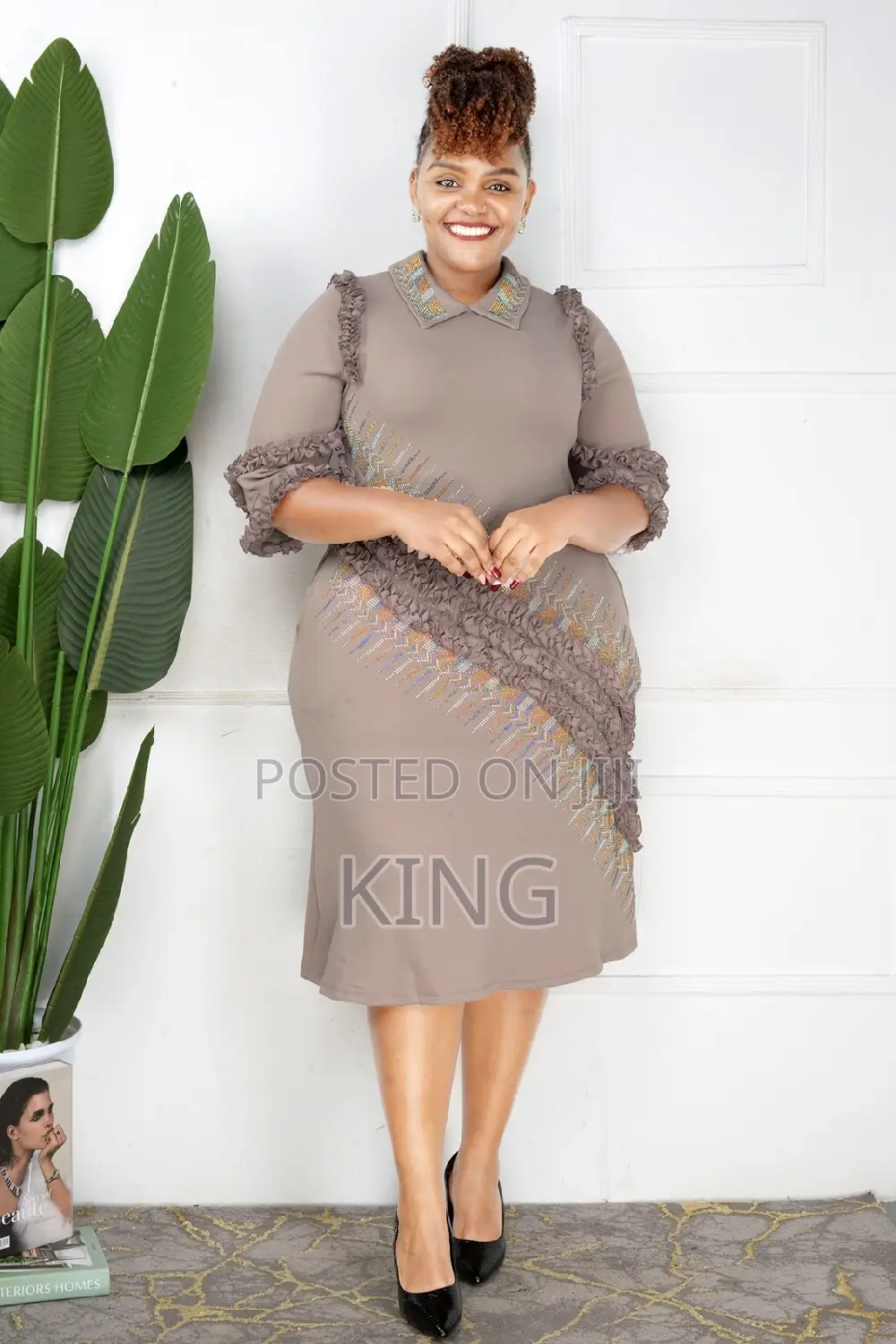 Check and Colar Beige Dress